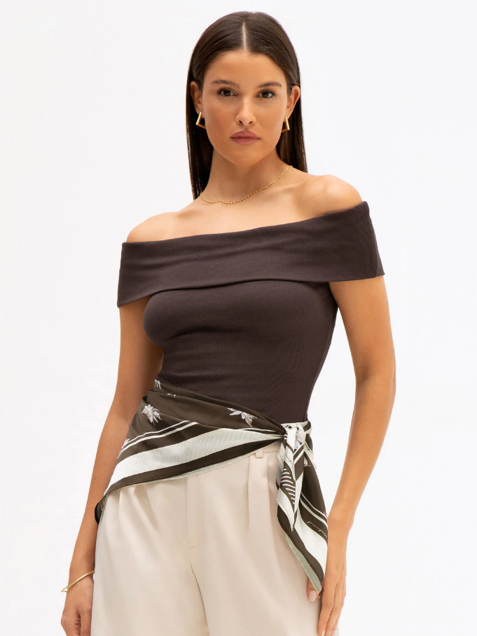 Blusa Ombro a Ombro de Malha Canelada Marrom Gracy